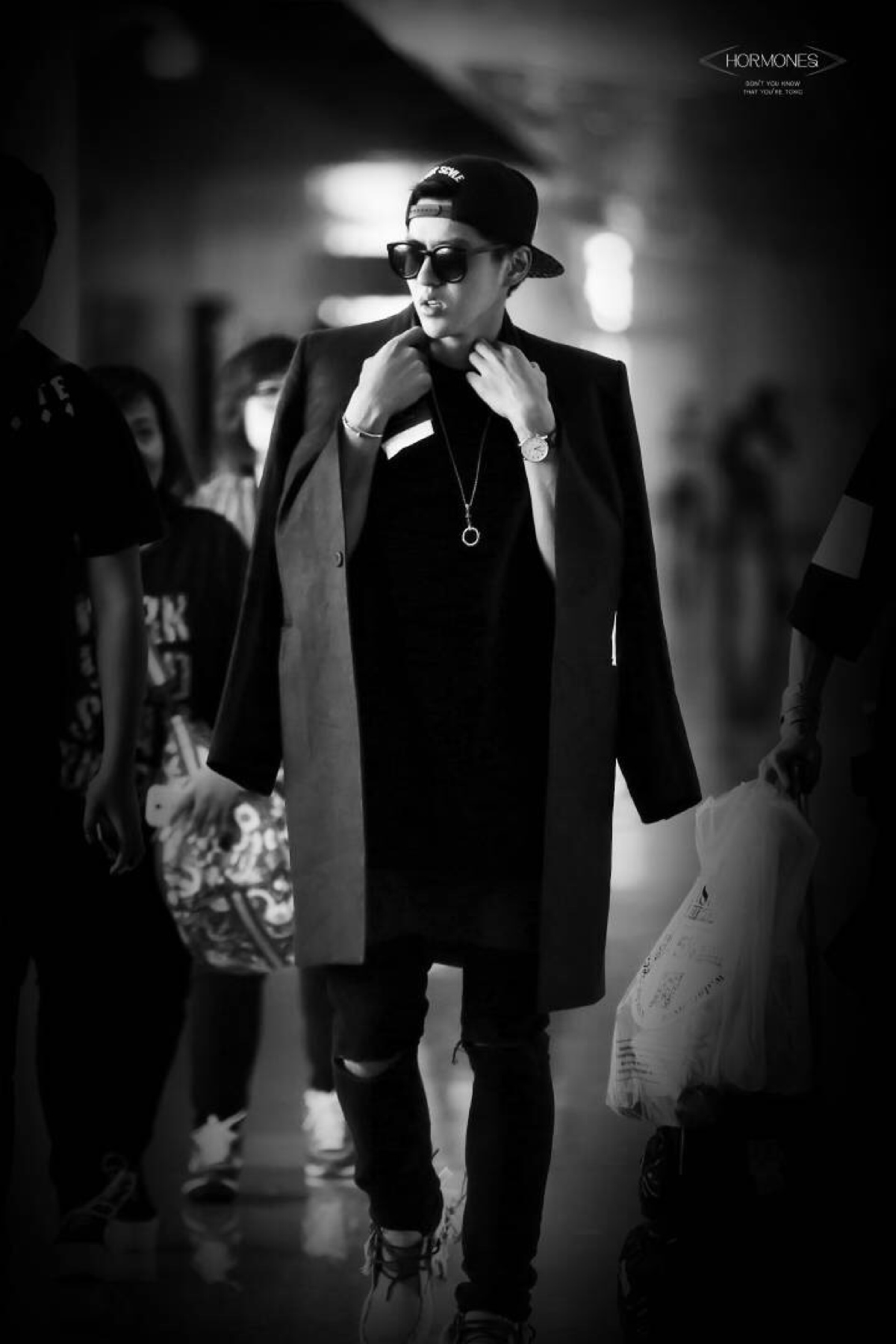 帅气吴亦凡机场照