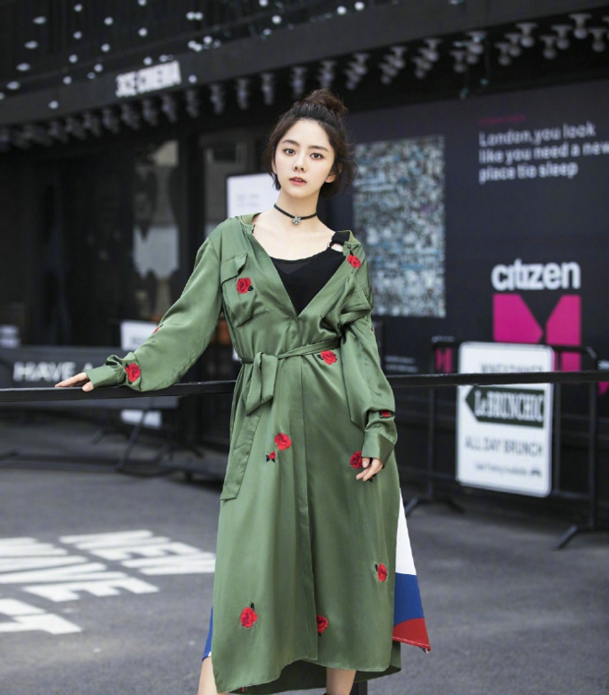 清纯女星谭松韵白衬衣清新美图