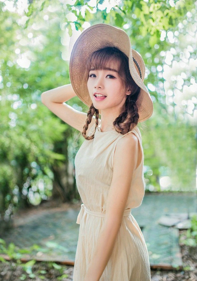 清纯稚嫩美女户外写真