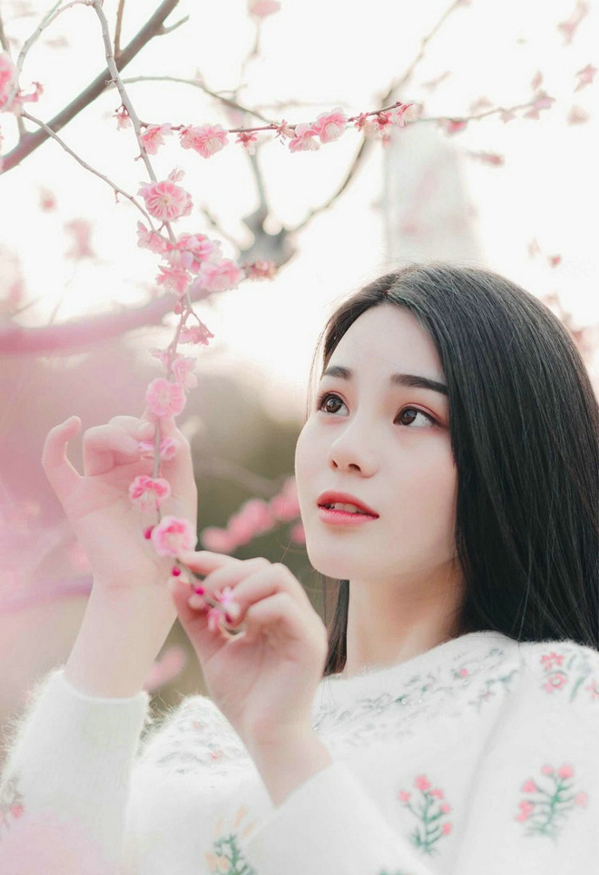 山花烂漫恬静唯美少女