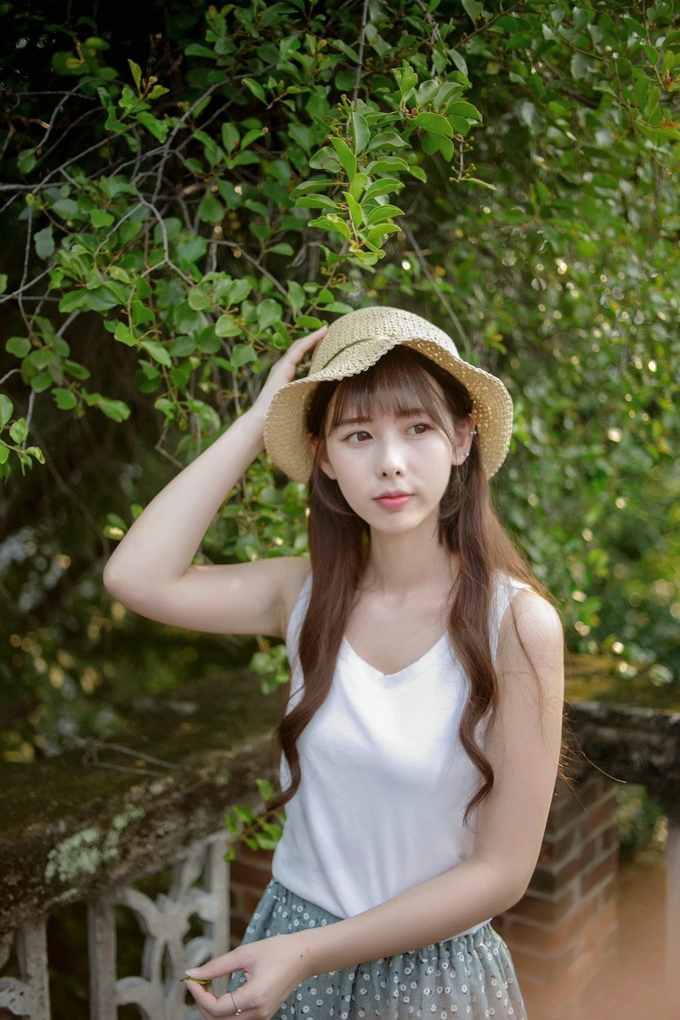 气质迷人阳光靓丽美女写真