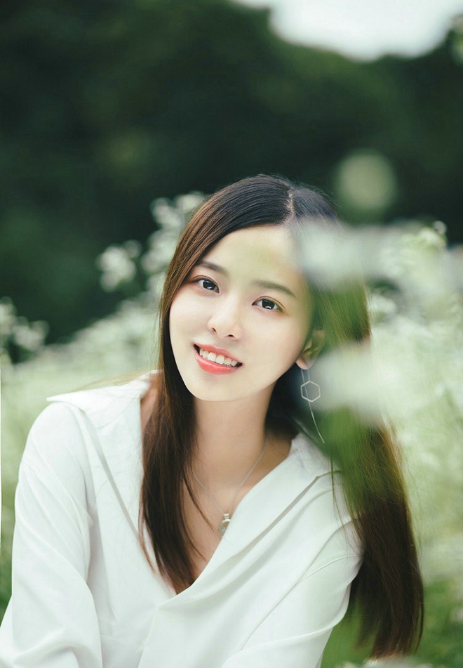 校园迷人学姐户外小清新娇巧阳光唯美写真