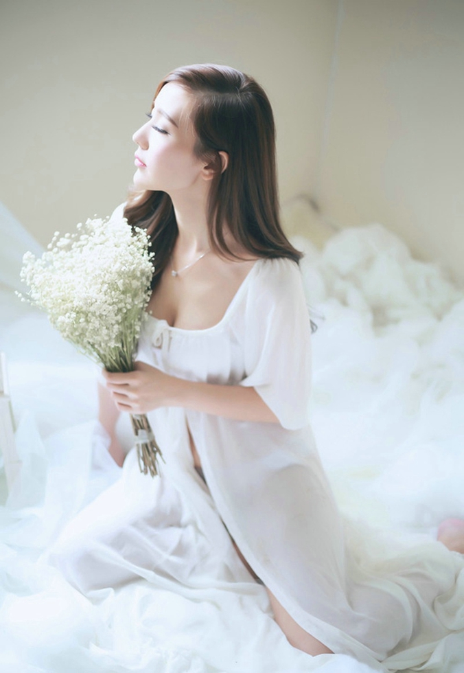 云中的女孩清纯唯美婚纱