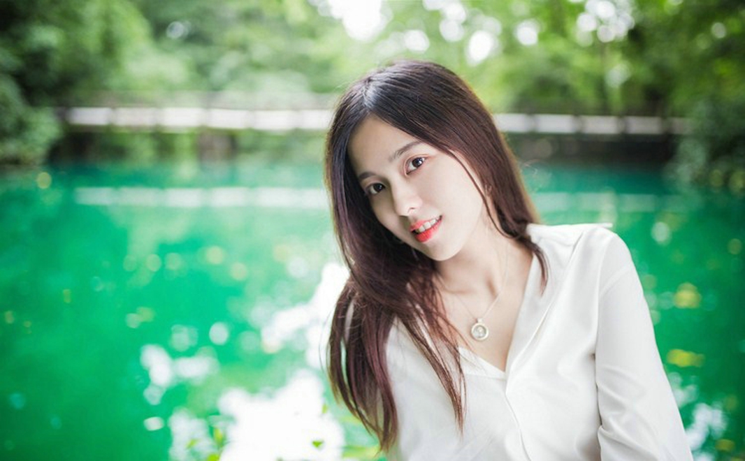 校园迷人学姐户外小清新娇巧阳光唯美写真