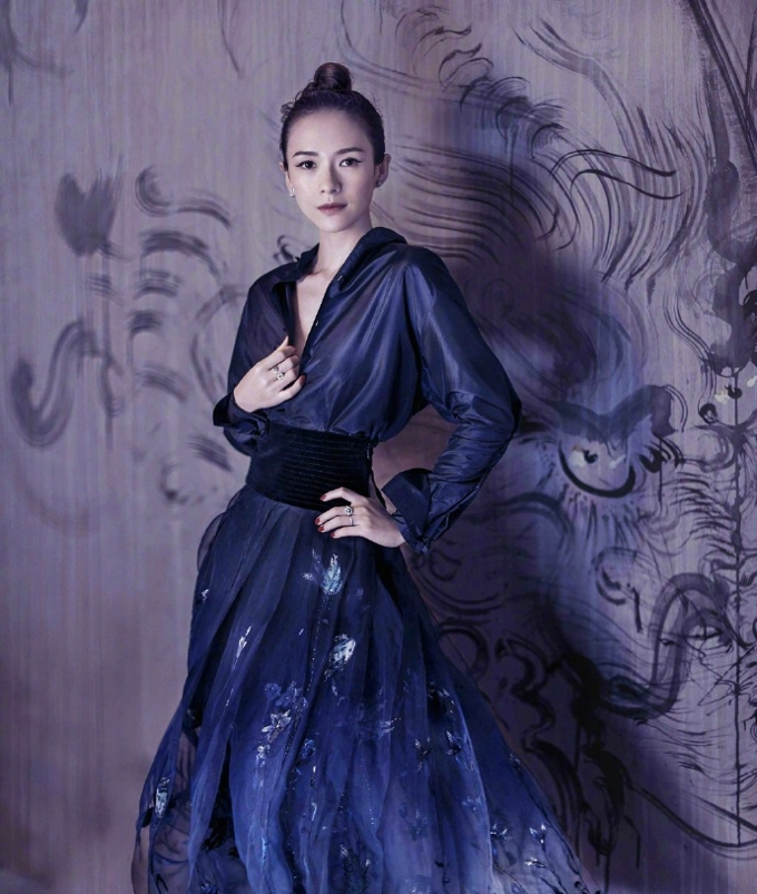 章子怡时尚芭莎封面大片古典园林满满中国风