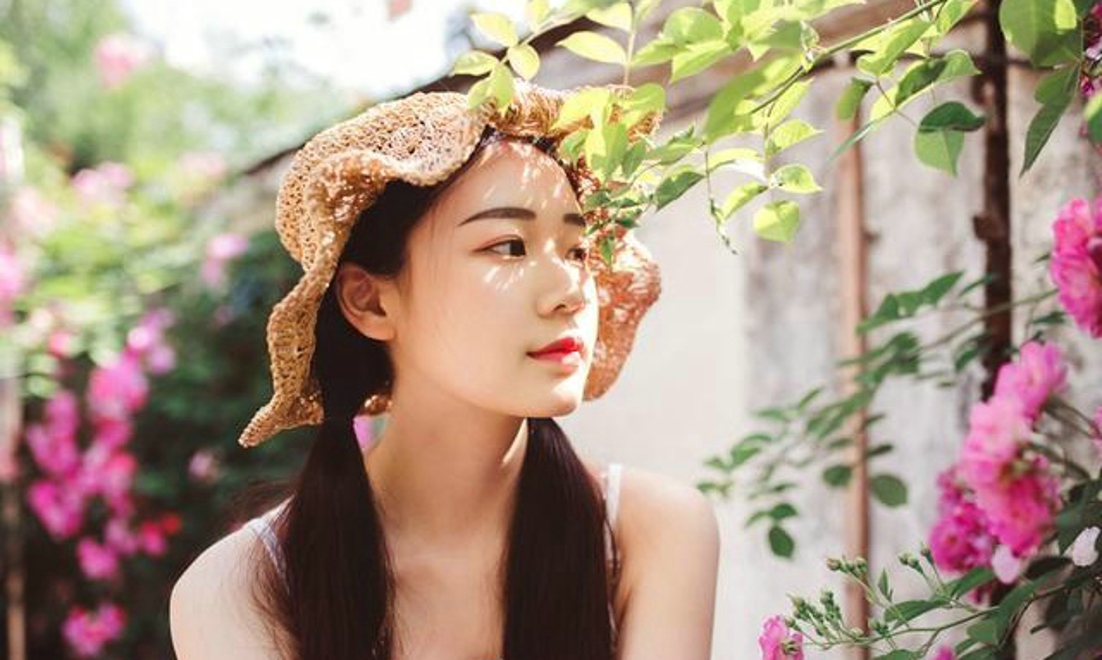 眉目如画清凉打扮清纯阳光甜美夏日女生