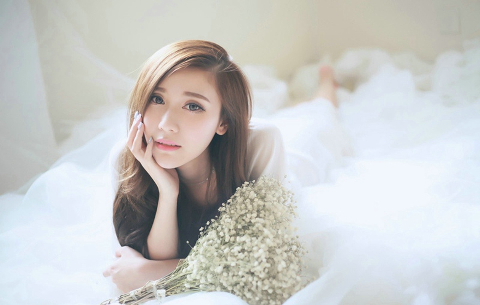 云中的女孩清纯唯美婚纱