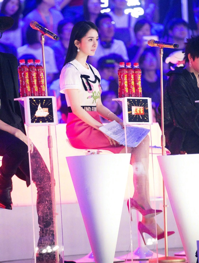 杨幂电影节红毯气质写真套图