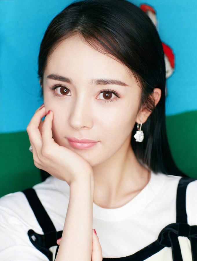 杨幂电影节红毯气质写真套图