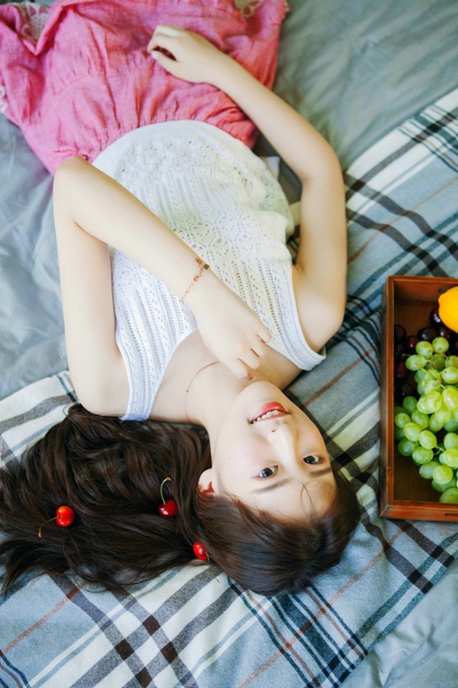 可爱空气刘海白嫩邻家女孩写真集