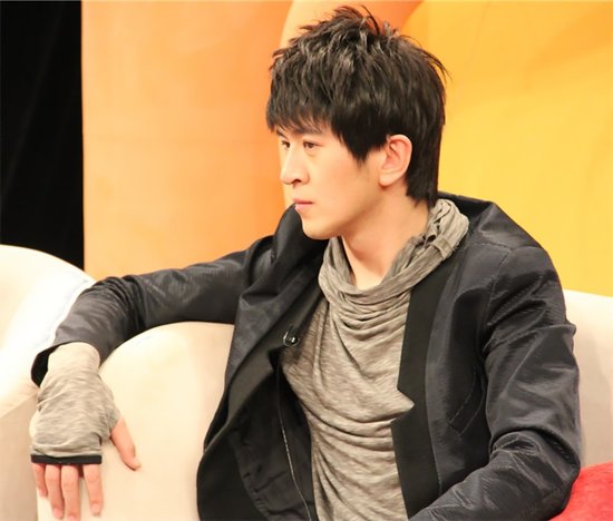 郭家铭秋日暖帅写真 文艺清新气质浓厚