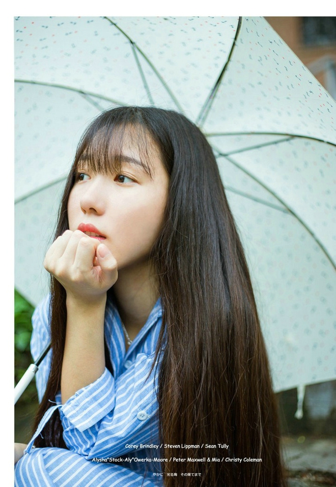 秀气端庄黑直长发氧气美女写真