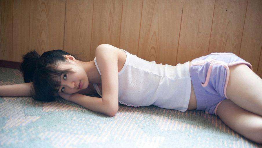 日本清纯少女逢泽莉娜写真照高清桌面壁纸