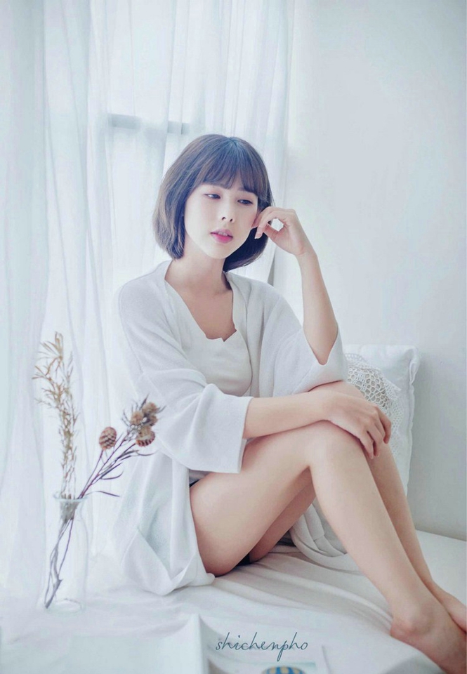 娇嫩悠闲自在漂亮宅女mm写真