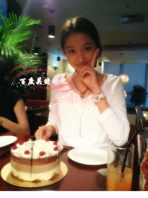 关晓彤不一样的写真大片上线