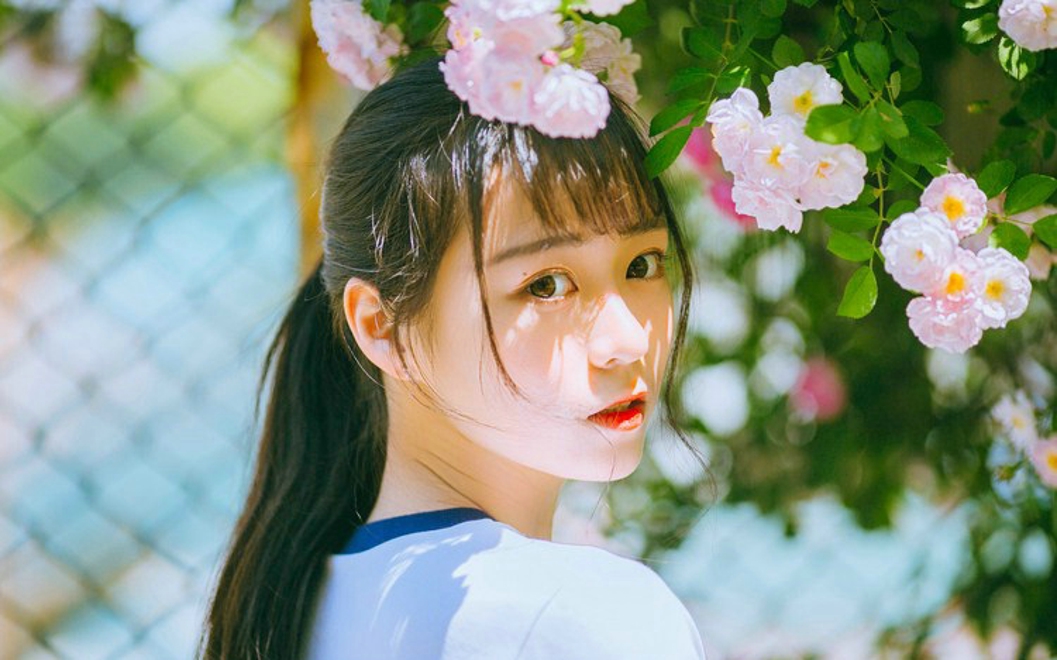 校园长发刘海女神笑起来元气满满温馨写真