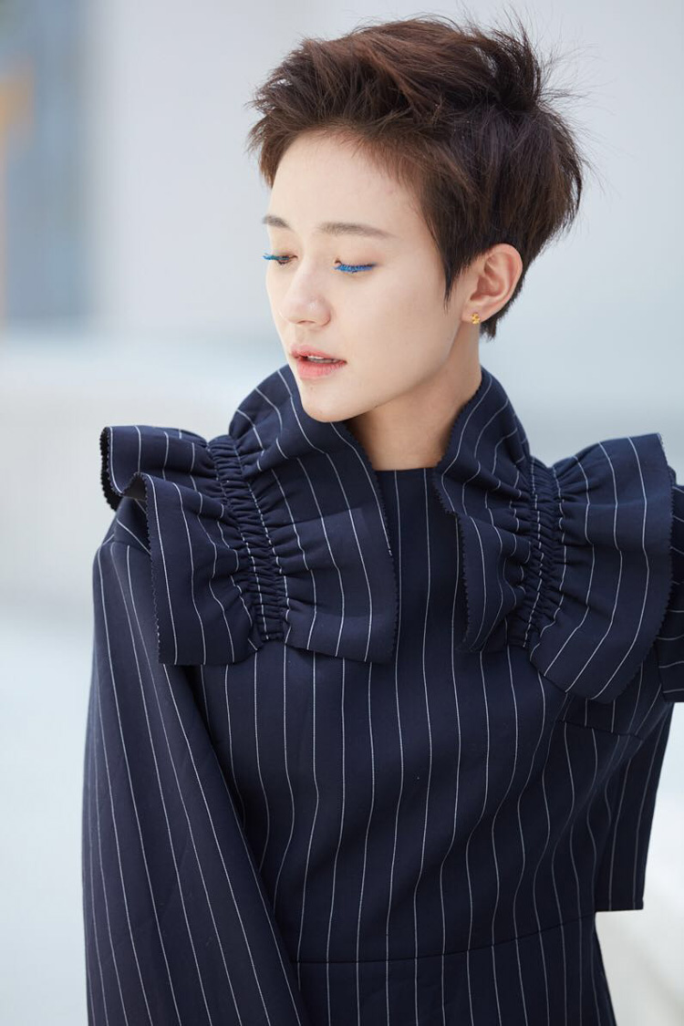 女星焦俊艳霸气中性写真照片