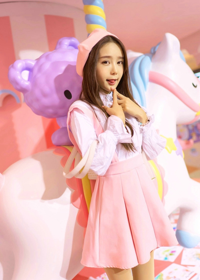 漂亮清纯美少女气质清新惹火私拍写真