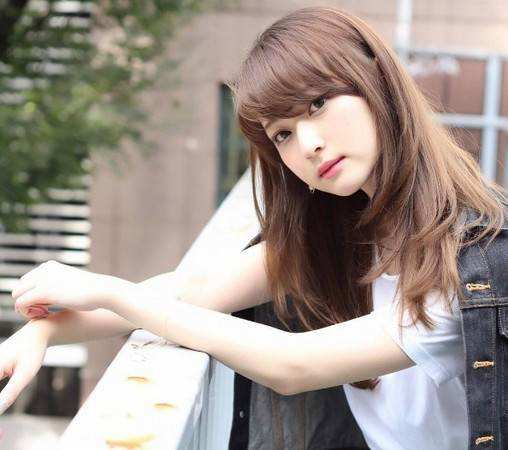 日本医学院清纯校花晒美照变网红