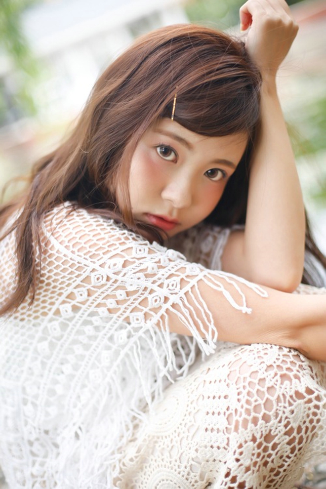 清纯可爱长发妹纸清甜可人正能量写真照