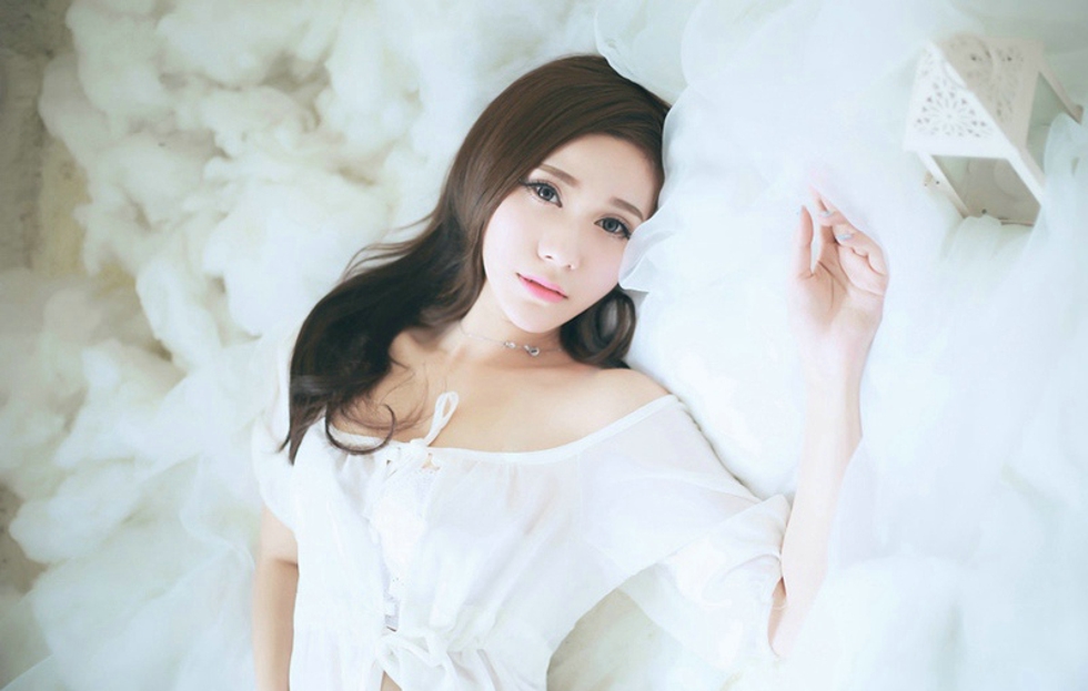 云中的女孩清纯唯美婚纱