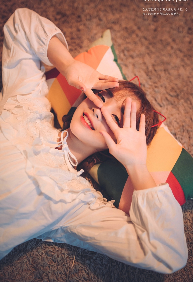 清纯可爱娃娃脸稚气少女生活写真