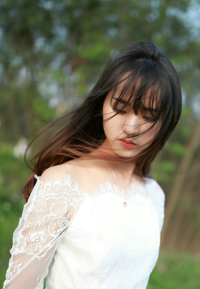 清纯娇嫩漂亮美眉户外写真