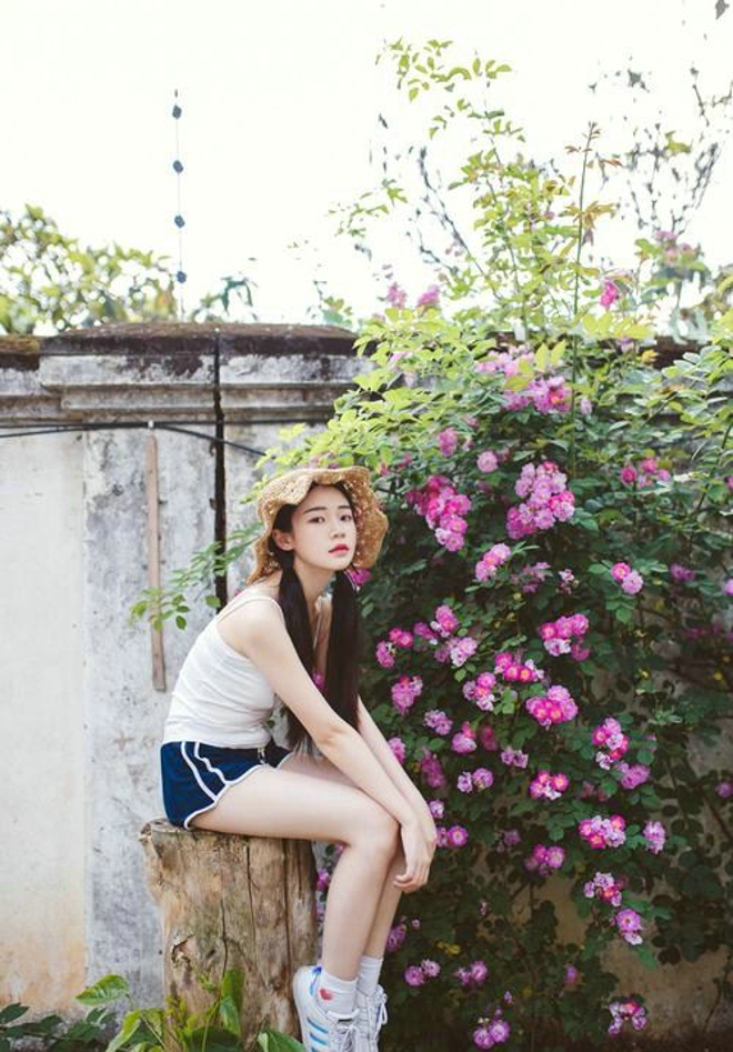 眉目如画清凉打扮清纯阳光甜美夏日女生