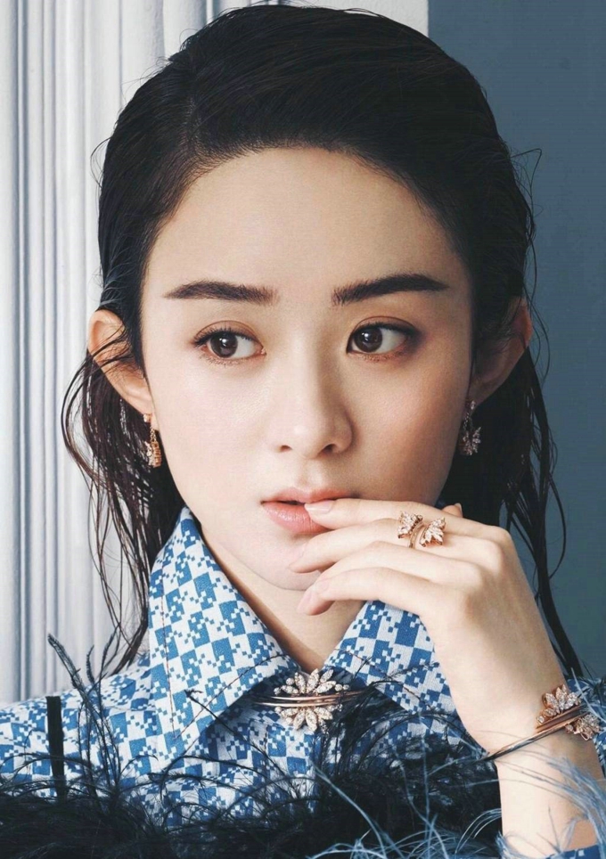 丸子头赵丽颖气质呆萌写真