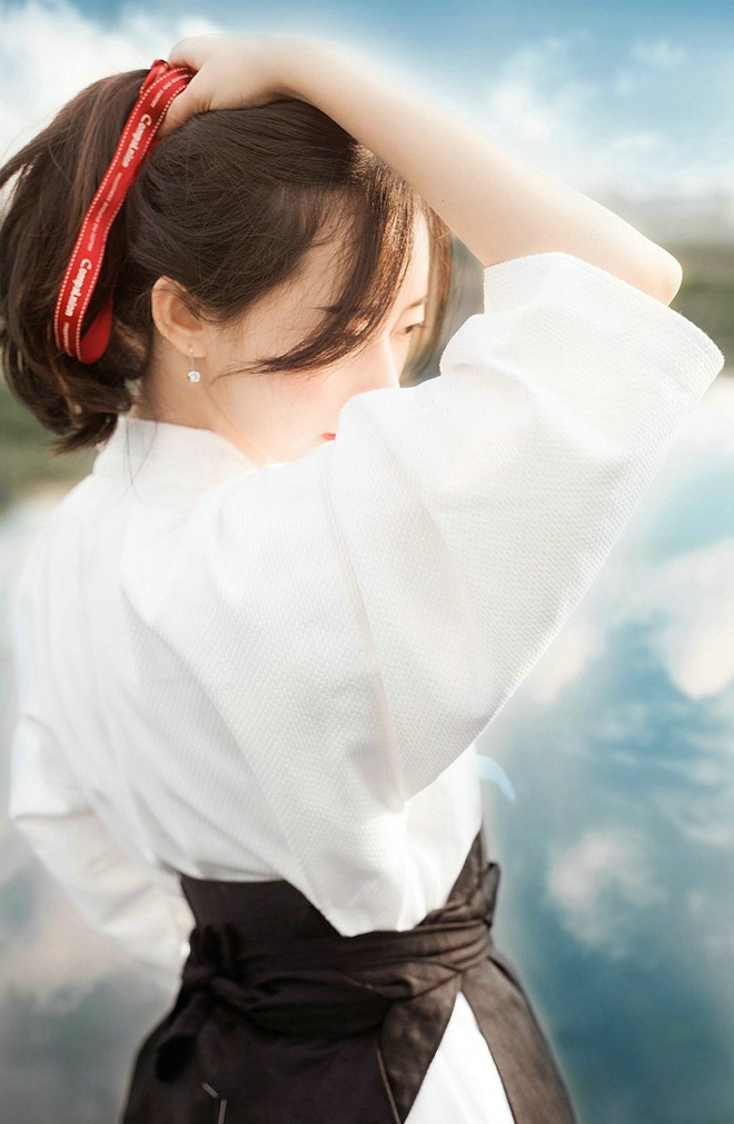 漂亮女剑客清新唯美户外写真