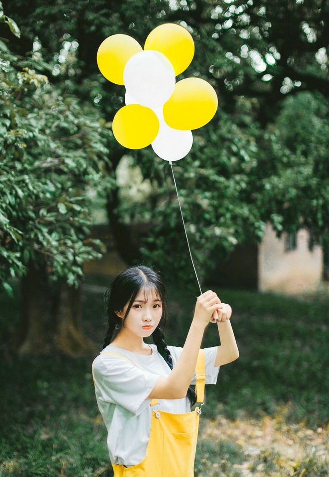 骑单车黄衣美眉清新写真