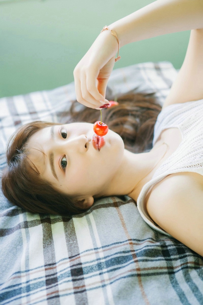 可爱空气刘海白嫩邻家女孩写真集