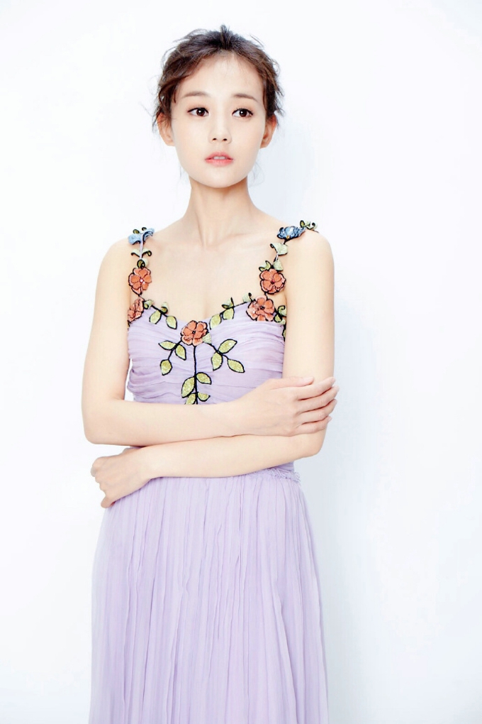 人气女星李一桐气质写真