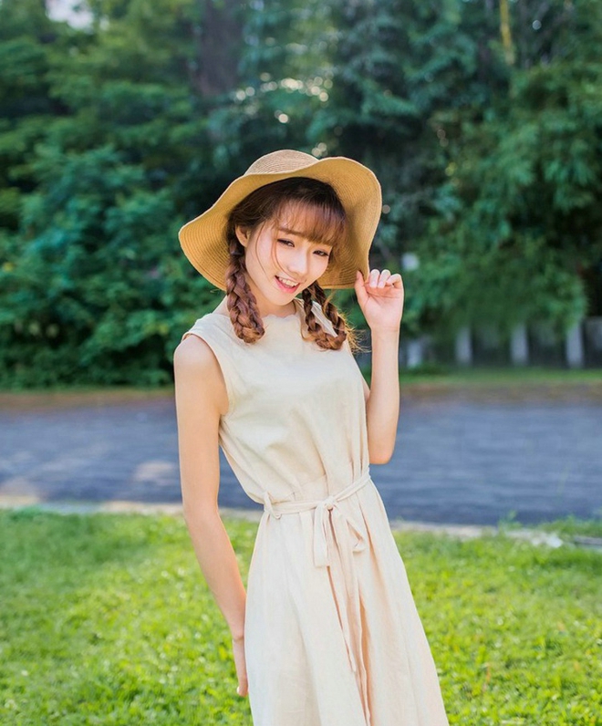 清纯稚嫩美女户外写真