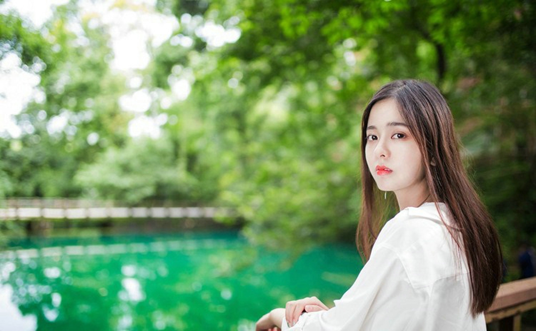 校园迷人学姐户外小清新娇巧阳光唯美写真