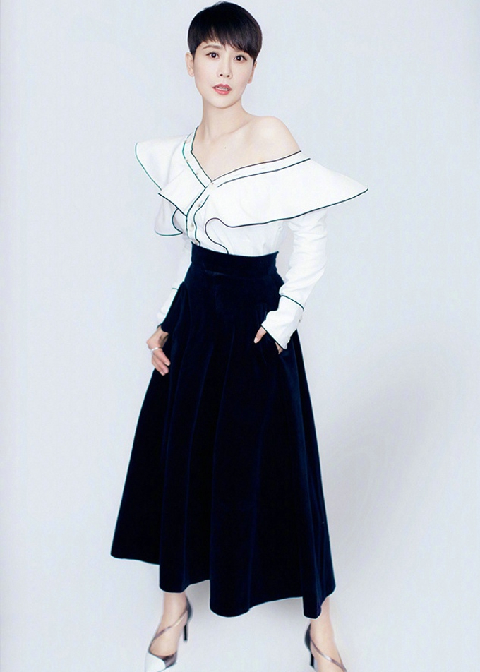 海清黑白裙装温婉大气优雅写真