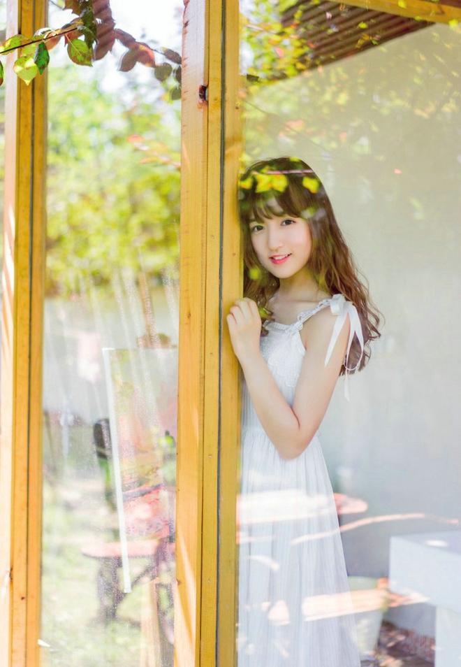 爱邻家小清新美女娇嫩写真