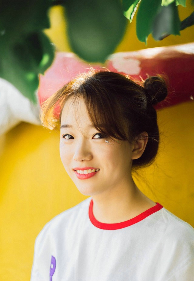 游乐场清纯可爱甜美少女开心写真照