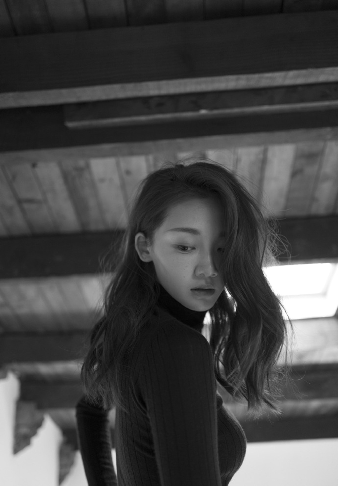 芳华女主苗苗性感优雅长裙写真