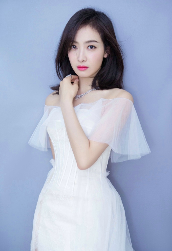 宋茜长裙优雅气质写真