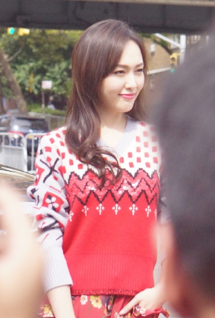 唐嫣纽约看秀造型美图 气质优雅迷人