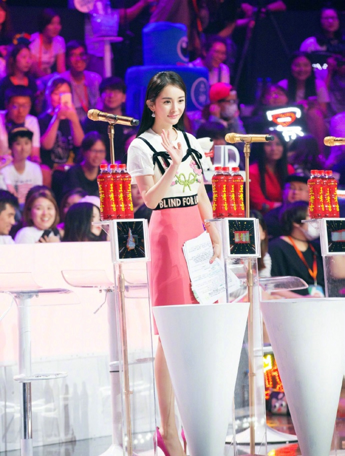 杨幂电影节红毯气质写真套图