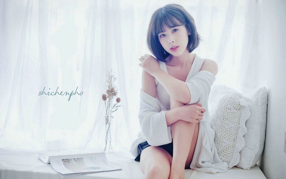 娇嫩悠闲自在漂亮宅女mm写真