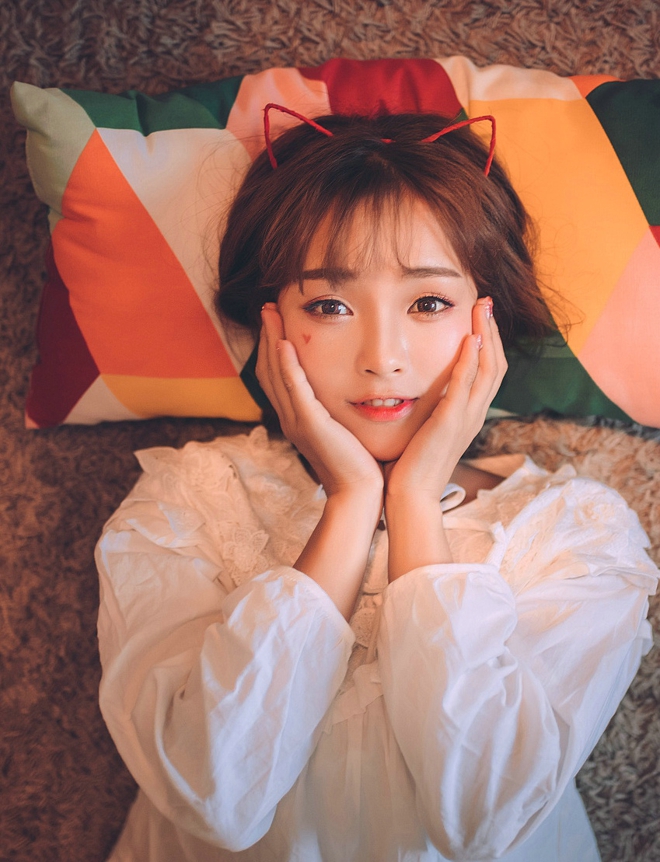 清纯可爱娃娃脸稚气少女生活写真