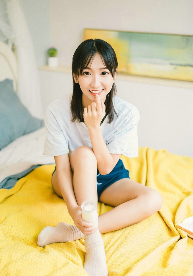 可爱清甜小美女清纯俏皮闺房娇嫩白皙靓丽写真