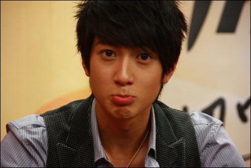 吴尊帅气写真图片