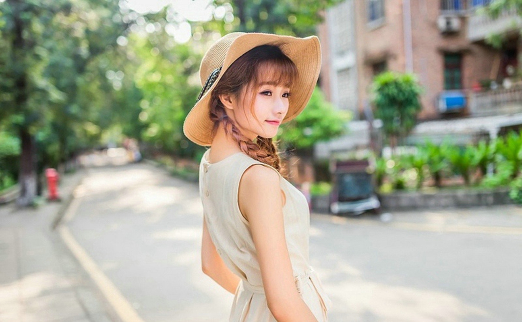 清纯稚嫩美女户外写真