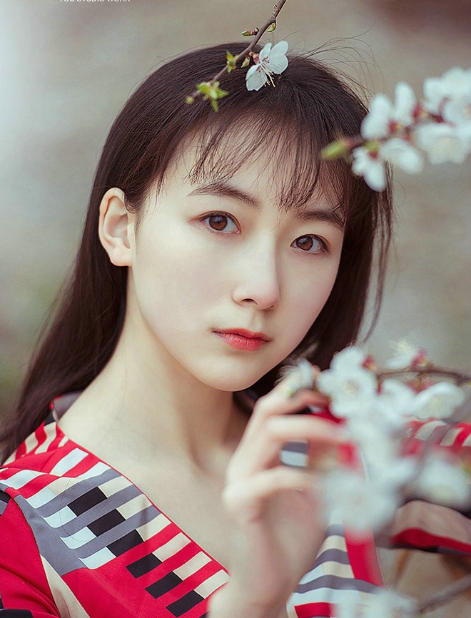 短发清纯学生妹衬衫短裙户外活力阳光俏皮唯美写真