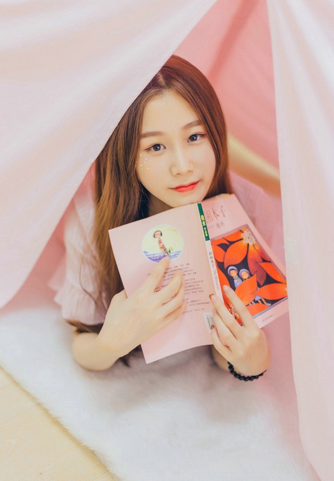 清新美女居家粉嫩阳光俏皮唯美写真