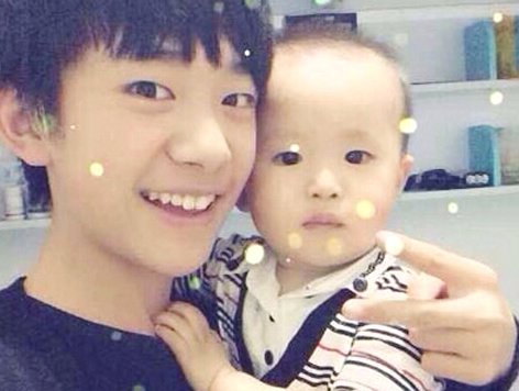 易烊千玺的弟弟楠楠萌照